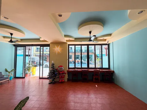 Lobby lounge