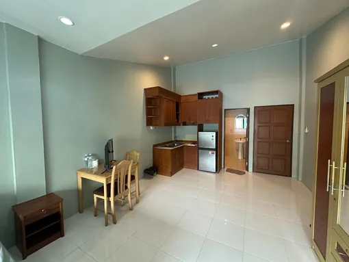 Guest room with kitchenette