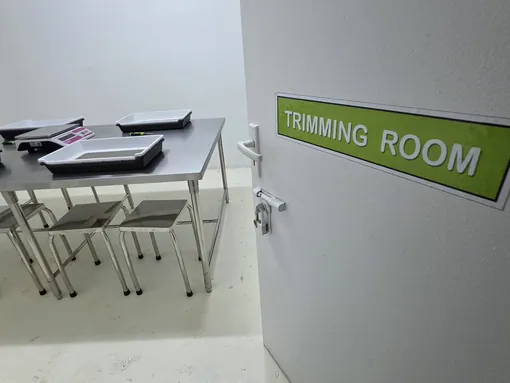 Trimming room