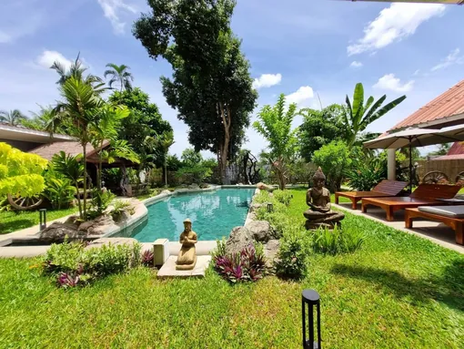 Pool and garden with statues