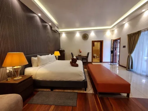 Suite bedroom