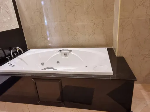 Jacuzzi bath