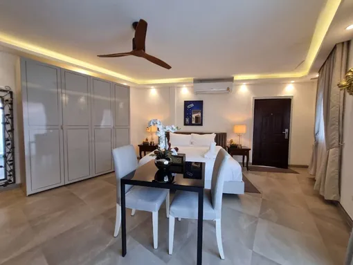 Garden room dining area