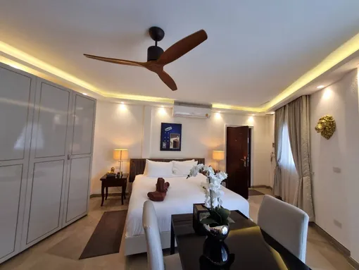 Guest room with wardrobes