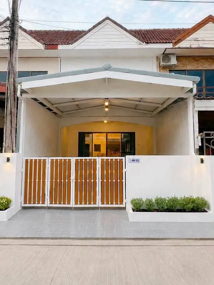 Chaiyapruek Road, 2 Bedroom Townhouse for Sale