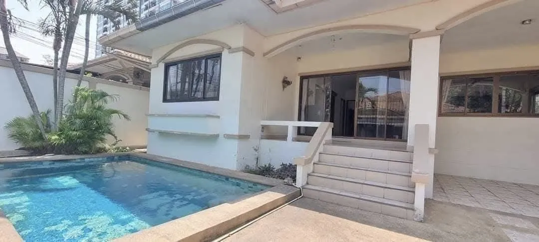 Soi Chaiyapruek 3, 3 Bedroom Pool Villa to Rent in Jomtien