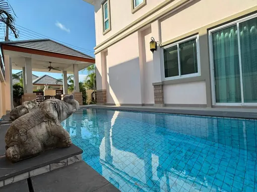 4 Bedroom Pool Villa to Rent in Pattaya photo 2