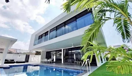 6 Bedroom Pool Villa for Sale or Rent in Pratumnak