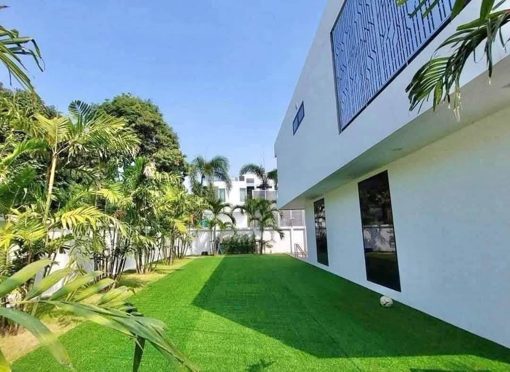 6 Bedroom Pool Villa for Sale or Rent in Pratumnak photo 3