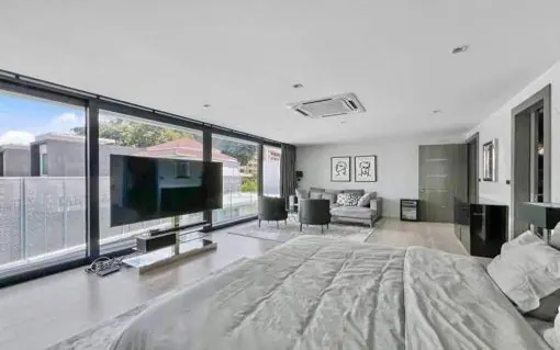 6 Bedroom Pool Villa for Sale or Rent in Pratumnak photo 7