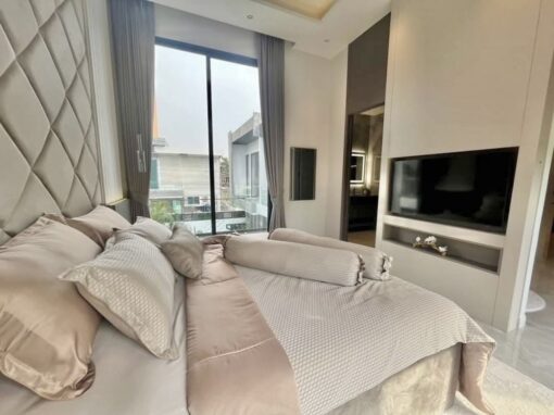 Luxury modern Style Pool villa for sale near Jomtien Beach photo 2