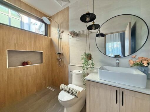 3 Bedroom Single-Story American Style Farmhouse For Sale photo 2