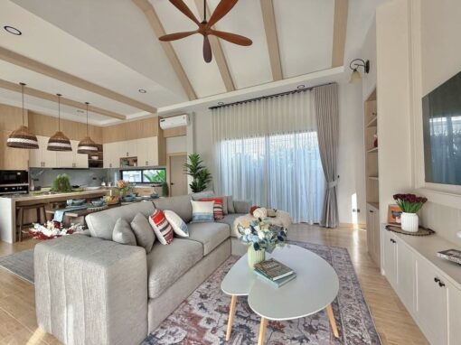 3 Bedroom Single-Story American Style Farmhouse For Sale photo 7